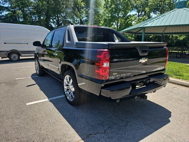 used 2009 Chevrolet Avalanche car, priced at $18,999