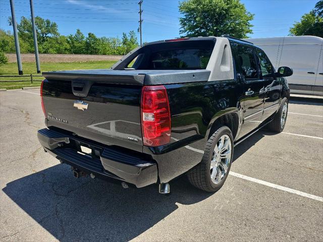used 2009 Chevrolet Avalanche car, priced at $18,999