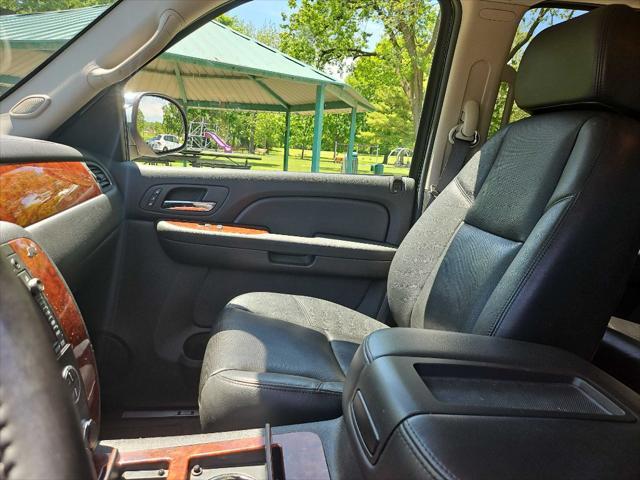 used 2009 Chevrolet Avalanche car, priced at $18,999