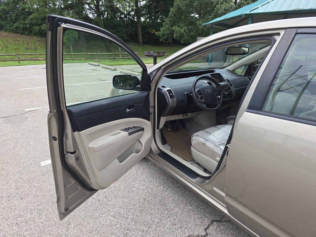 used 2007 Toyota Prius car, priced at $9,999