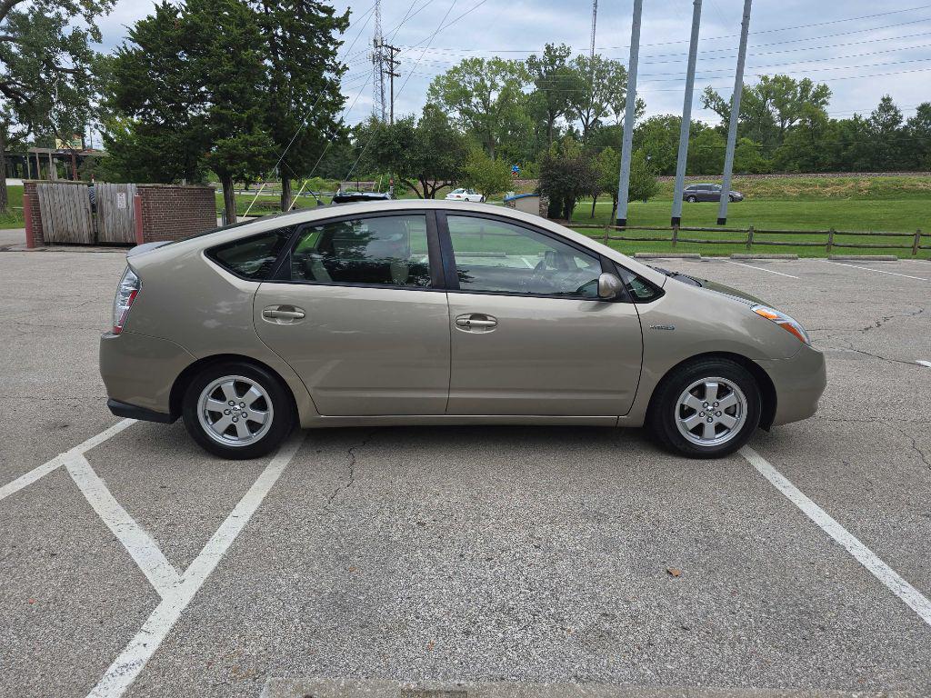 used 2007 Toyota Prius car, priced at $9,999