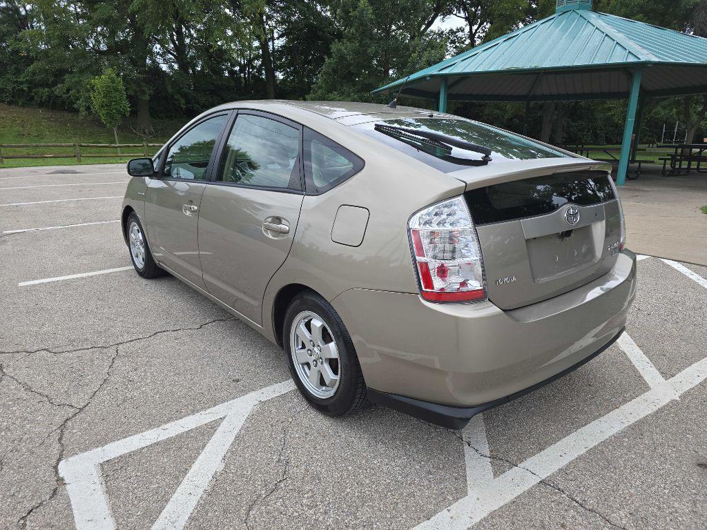 used 2007 Toyota Prius car, priced at $9,999