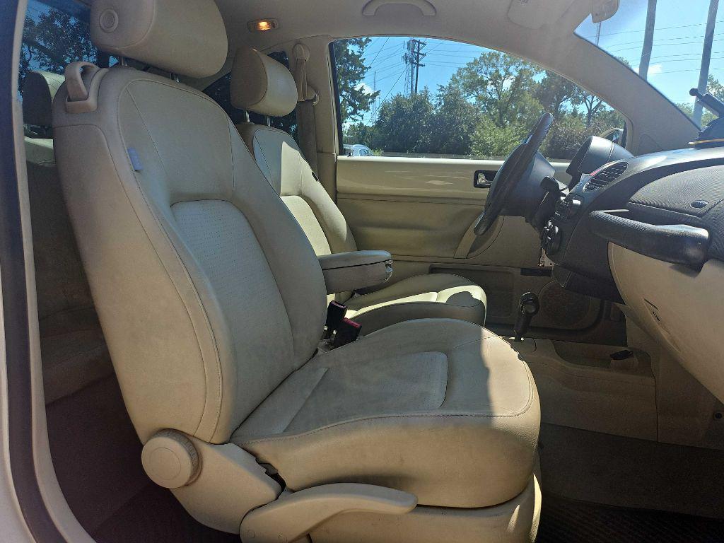 used 2007 Volkswagen New Beetle car, priced at $9,799