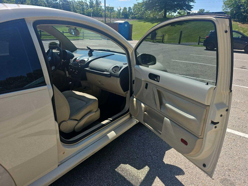 used 2007 Volkswagen New Beetle car, priced at $9,799