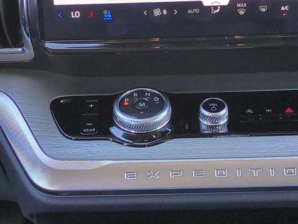 new 2025 Ford Expedition car, priced at $80,250