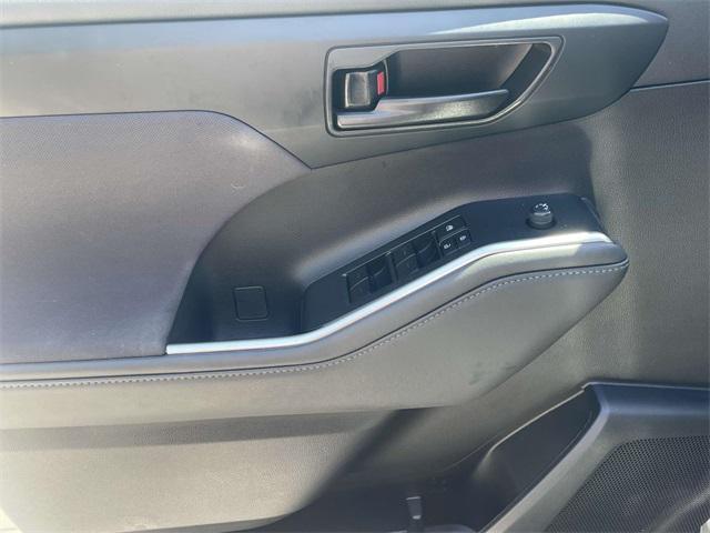 used 2022 Toyota Highlander car, priced at $31,132