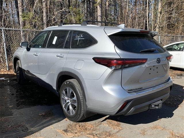 used 2022 Toyota Highlander car, priced at $38,689