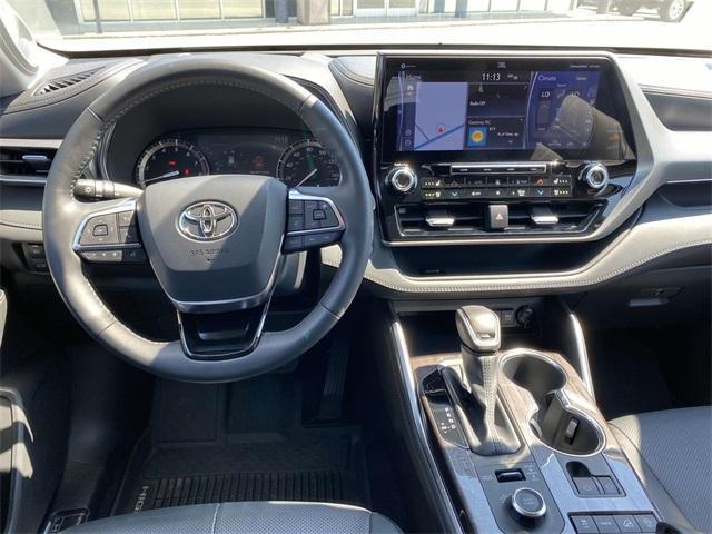 used 2021 Toyota Highlander car, priced at $40,528