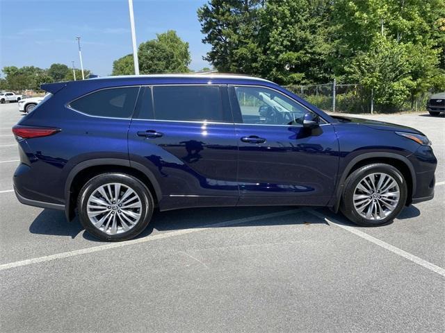 used 2021 Toyota Highlander car, priced at $40,528