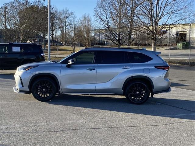 used 2024 Toyota Highlander car, priced at $40,000