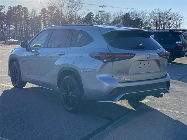 used 2024 Toyota Highlander car, priced at $40,000