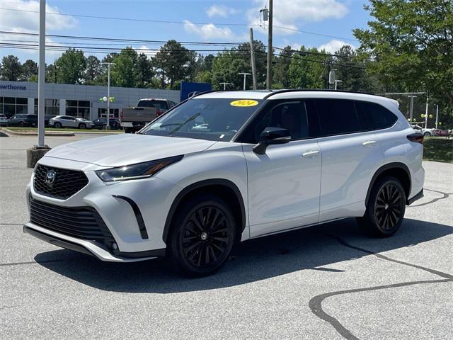 used 2024 Toyota Highlander car, priced at $45,000