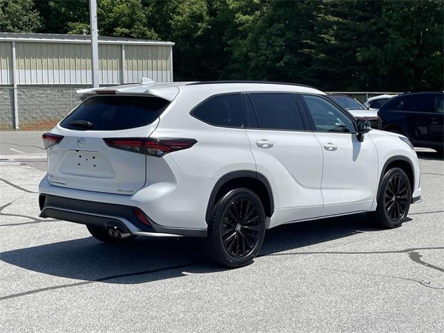 used 2024 Toyota Highlander car, priced at $45,000