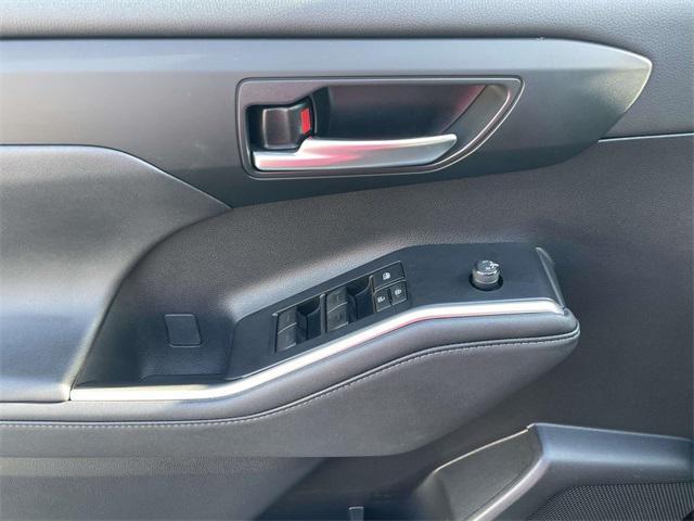 used 2023 Toyota Highlander car, priced at $35,132