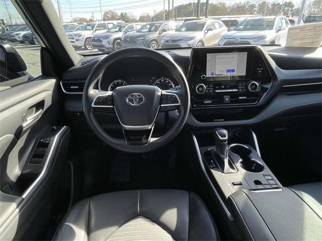 used 2023 Toyota Highlander car, priced at $35,132