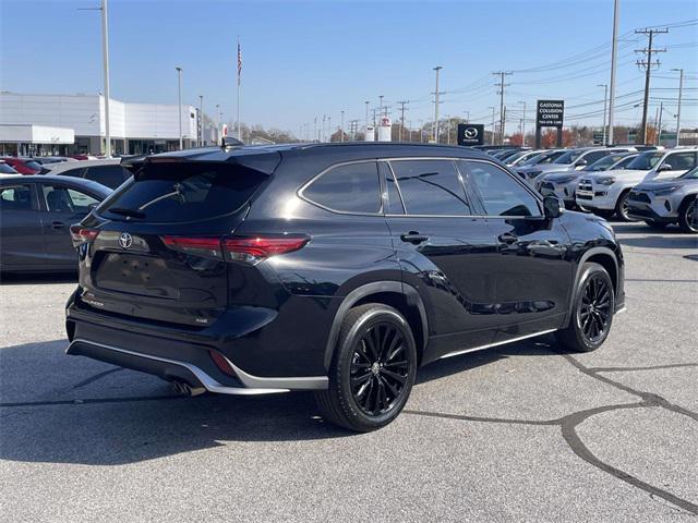 used 2023 Toyota Highlander car, priced at $35,132