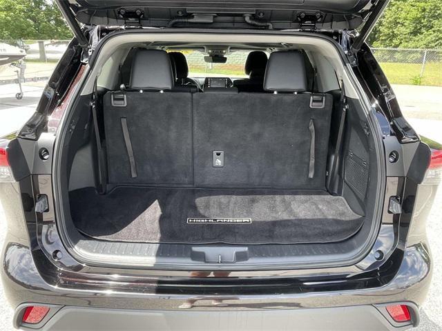 used 2020 Toyota Highlander car, priced at $31,244