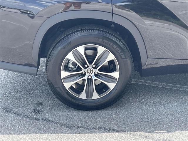 used 2020 Toyota Highlander car, priced at $31,244