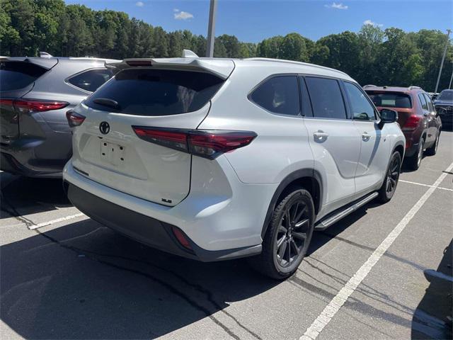 used 2022 Toyota Highlander car, priced at $37,868