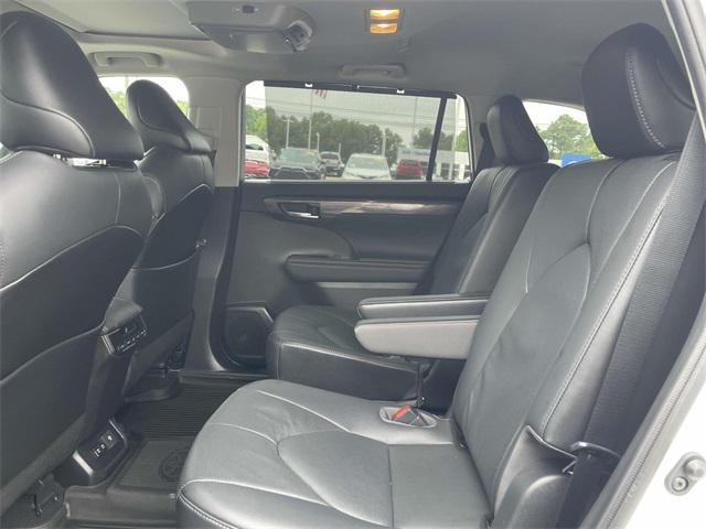 used 2021 Toyota Highlander car, priced at $36,928
