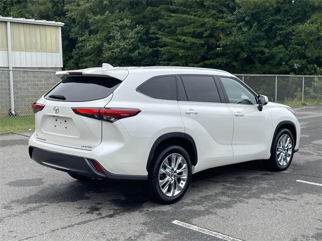 used 2021 Toyota Highlander car, priced at $36,928