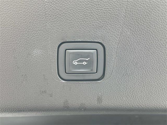 used 2021 Chevrolet Traverse car, priced at $27,728
