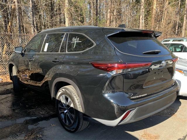 used 2021 Toyota Highlander car, priced at $32,217