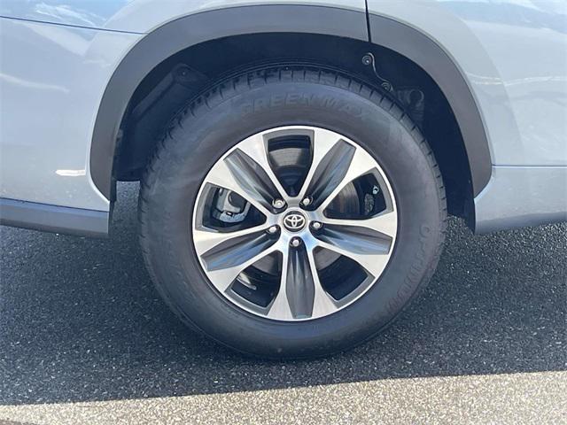 used 2023 Toyota Highlander car, priced at $38,396