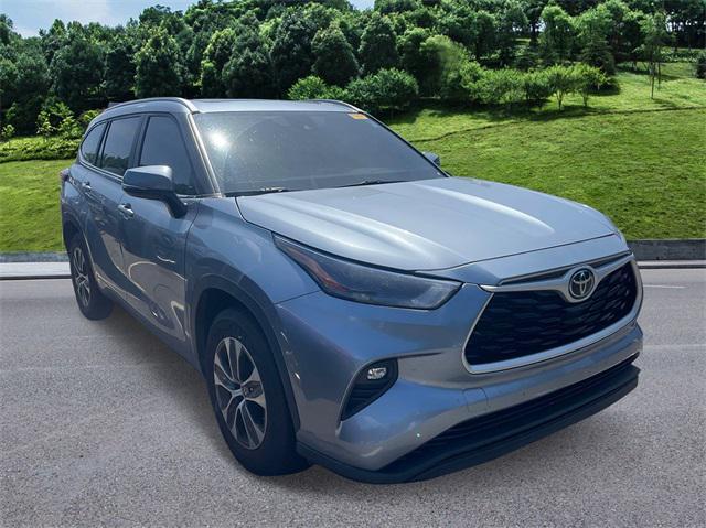 used 2023 Toyota Highlander car, priced at $38,396