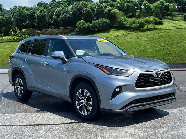 used 2023 Toyota Highlander car, priced at $38,396