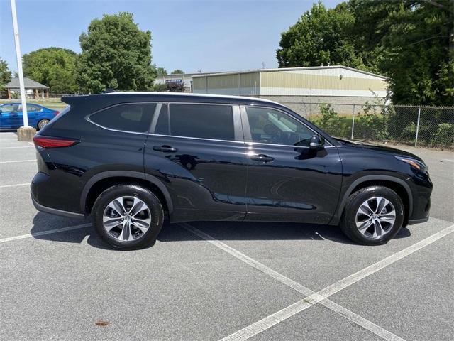 used 2023 Toyota Highlander car, priced at $37,828