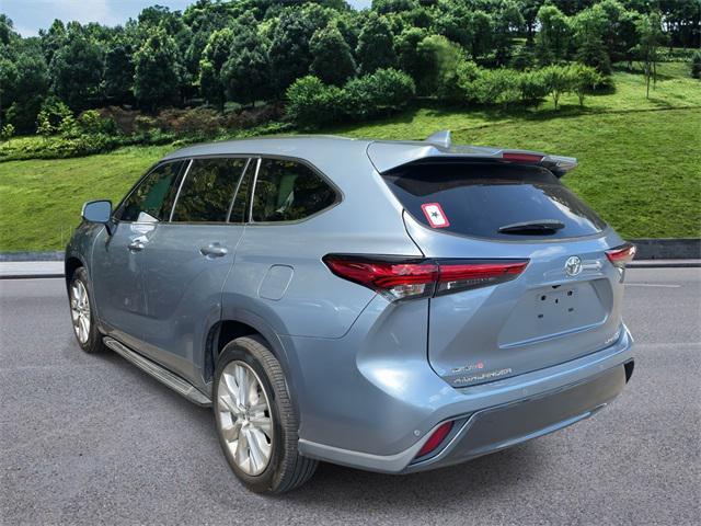 used 2022 Toyota Highlander car, priced at $34,908