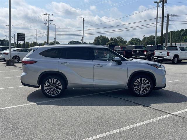 used 2021 Toyota Highlander Hybrid car, priced at $36,728