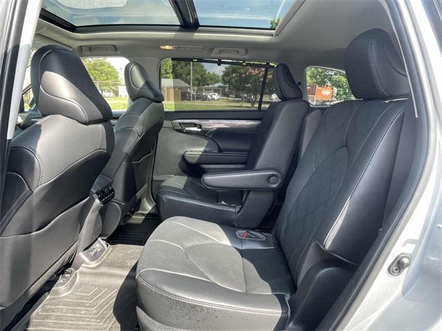 used 2021 Toyota Highlander Hybrid car, priced at $36,728