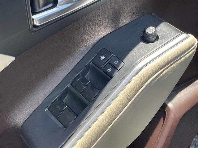 used 2022 Toyota Highlander car, priced at $35,244