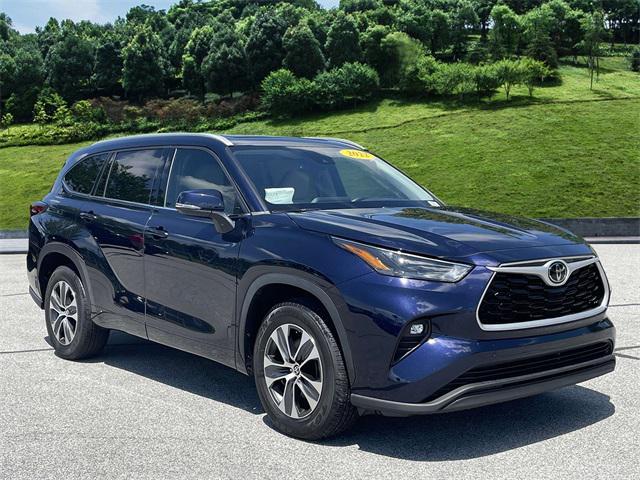 used 2022 Toyota Highlander car, priced at $35,244