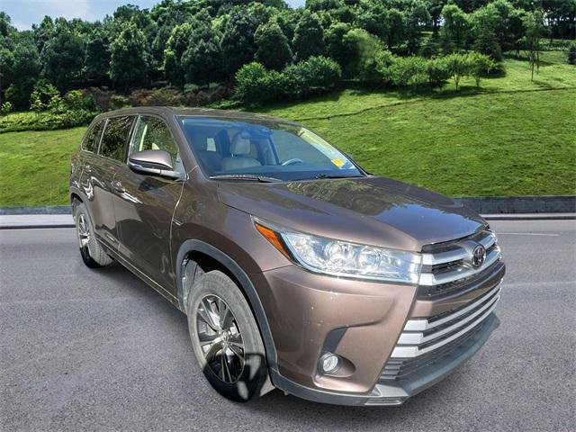 used 2018 Toyota Highlander car, priced at $24,499