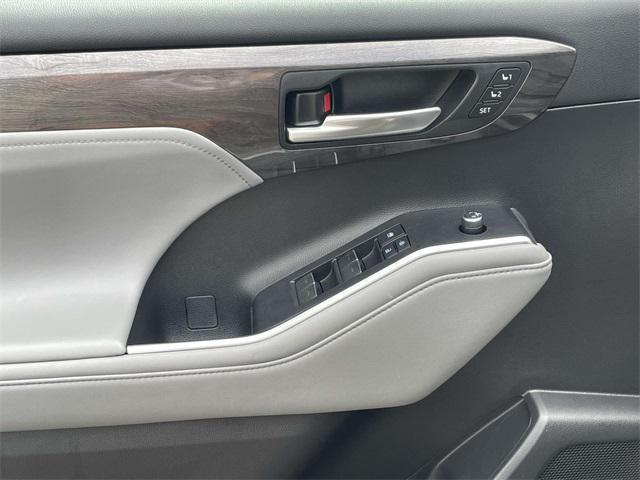 used 2021 Toyota Highlander Hybrid car, priced at $41,987