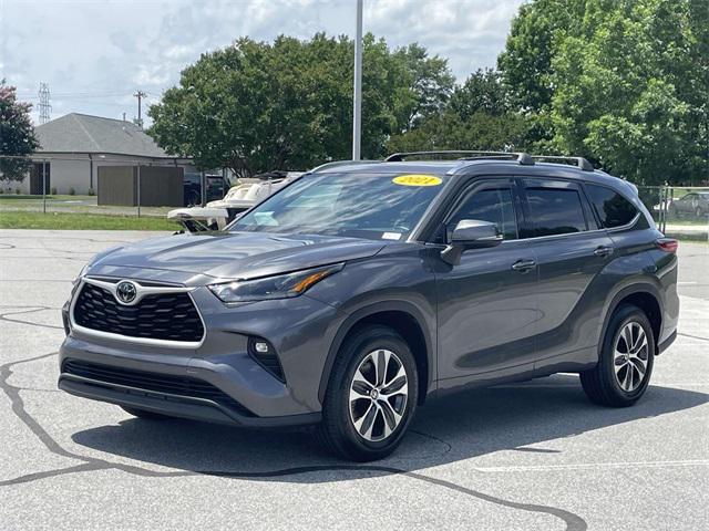 used 2021 Toyota Highlander car, priced at $31,164