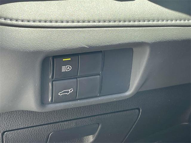 used 2021 Toyota Highlander car, priced at $31,164