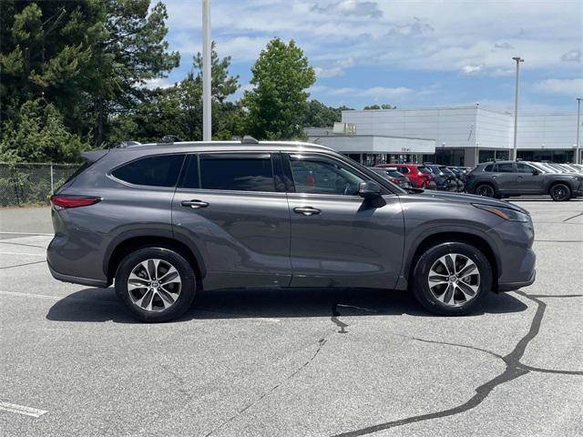used 2021 Toyota Highlander car, priced at $31,164