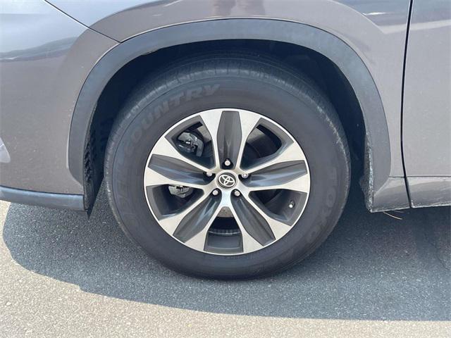 used 2021 Toyota Highlander car, priced at $31,164