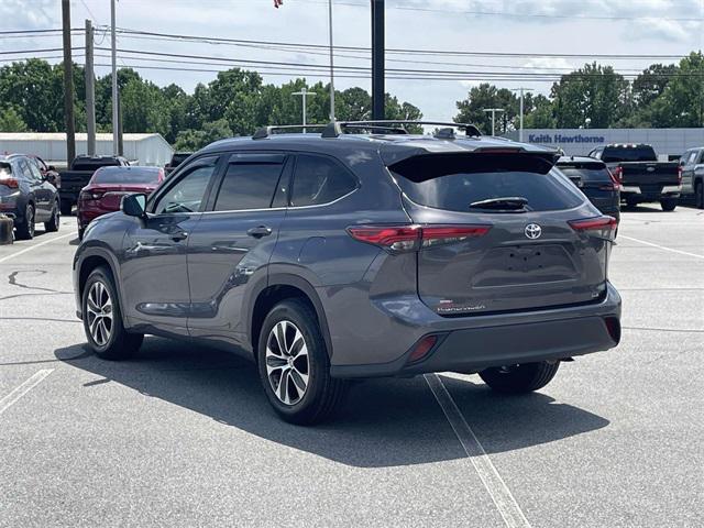 used 2021 Toyota Highlander car, priced at $31,164