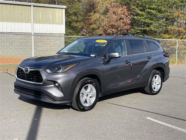 used 2024 Toyota Highlander car, priced at $37,499