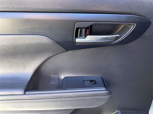 used 2021 Toyota Highlander car, priced at $30,392