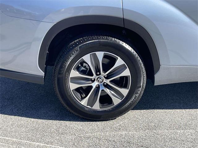 used 2021 Toyota Highlander car, priced at $30,392