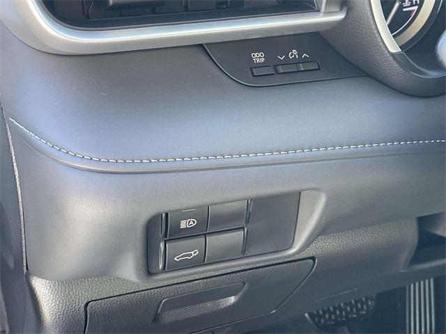 used 2021 Toyota Highlander car, priced at $30,392