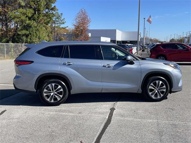 used 2021 Toyota Highlander car, priced at $30,392