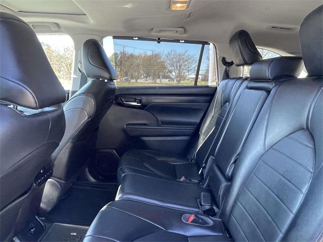 used 2021 Toyota Highlander car, priced at $30,392