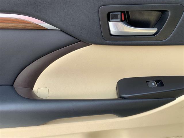 used 2018 Toyota Highlander car, priced at $31,828